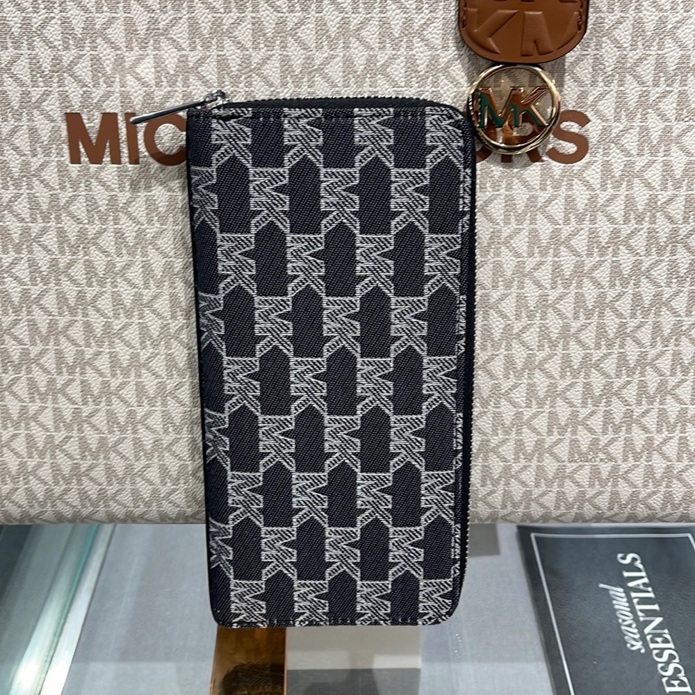 Michael Kors Men’s Women’s Cooper Tech Zip Around Wallet
Black Multi Unisex
NWT